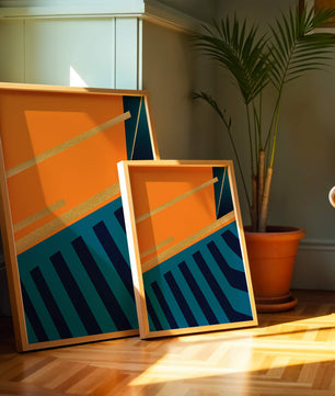 Moderne geometrische Abstraktion mit goldenen Elementen und kräftigen Farben 