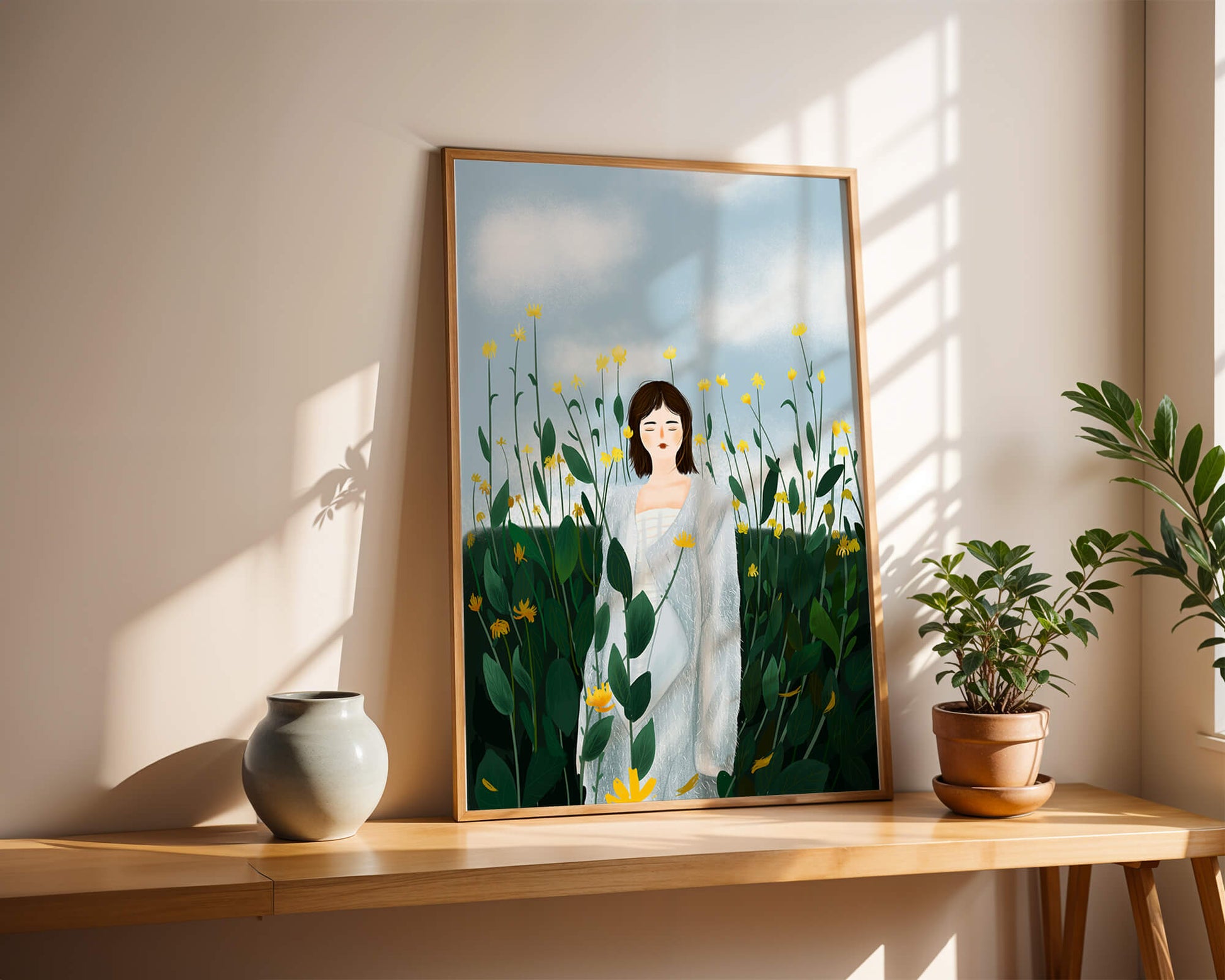 Mujer con abrigo blanco entre flores amarillas