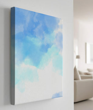 Cielo azul sereno con nubes suaves