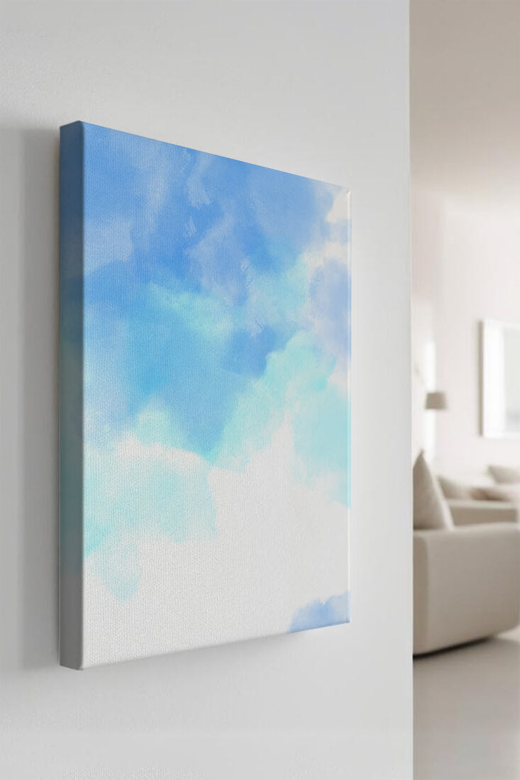 Cielo azul sereno con nubes suaves