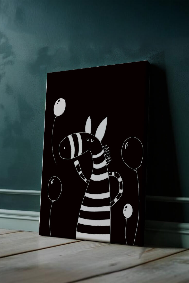 Cebra juguetona con globos en arte minimalista en blanco y negro