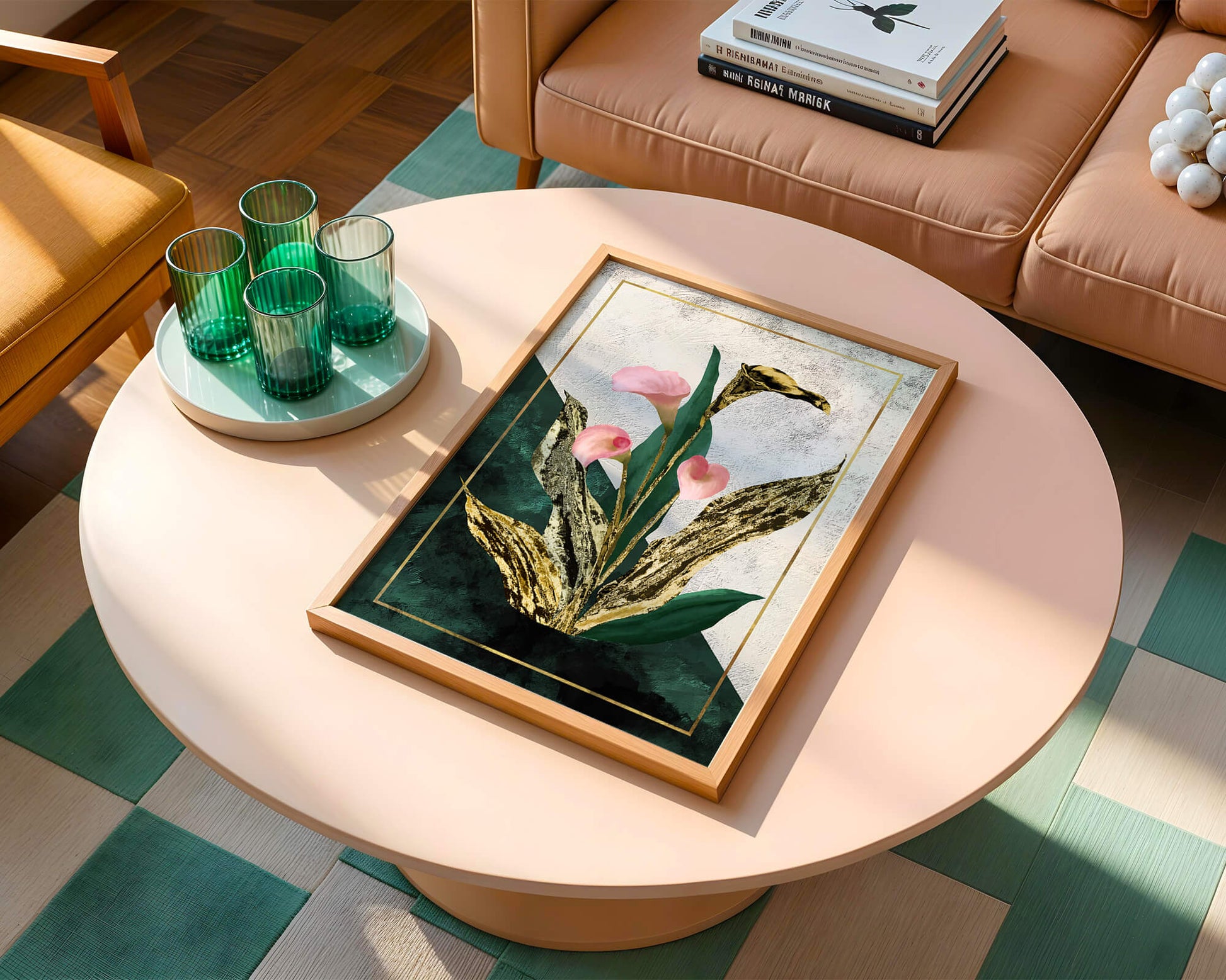 Abstrakte botanische Kunst mit rosa Calla-Lilien und goldenen Blättern