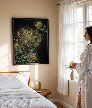 Œuvre élégante de chrysanthèmes dorés et verts sur fond sombre