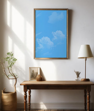Cielo azul brillante con nubes blancas esponjosas