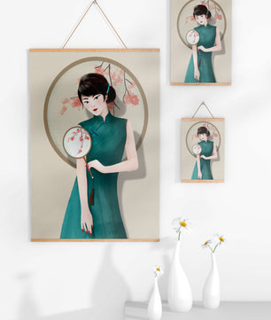 Elegante Illustration einer Frau in traditioneller Kleidung mit einem Fächer mit Kirschblüten