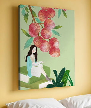 Mujer leyendo bajo un árbol de lichi con vegetación