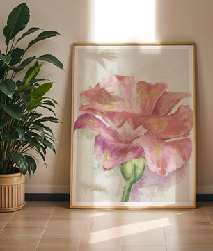 Flor rosa vibrante con acentos dorados en estilo abstracto