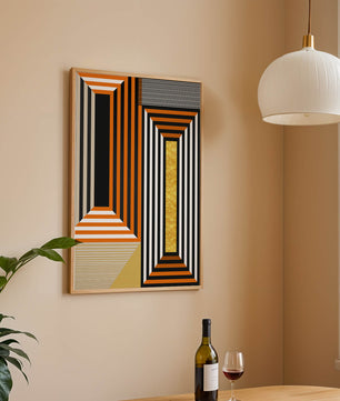 Arte abstracto geométrico con rayas y elemento dorado en naranja, negro y blanco