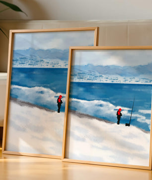 Winterlandschaft mit Person in roter Jacke am Meer