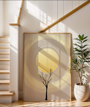 Silueta estilizada de un árbol con círculos concéntricos y un sol grande