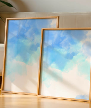 Cielo azul sereno con nubes suaves