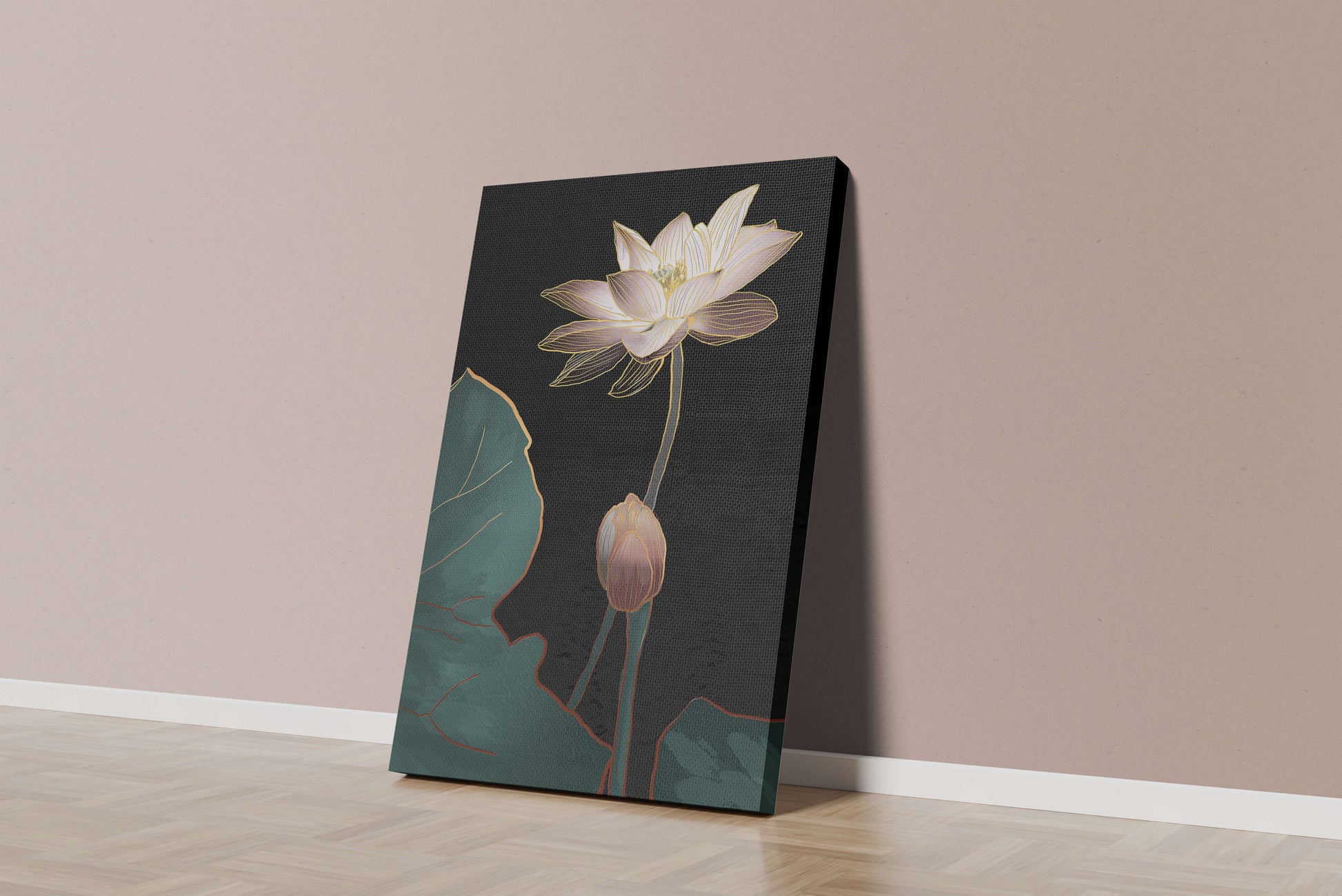 Flor de loto con acentos dorados sobre fondo oscuro.