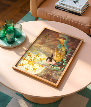 Figura celestial elegante con aura dorada y motivos florales
