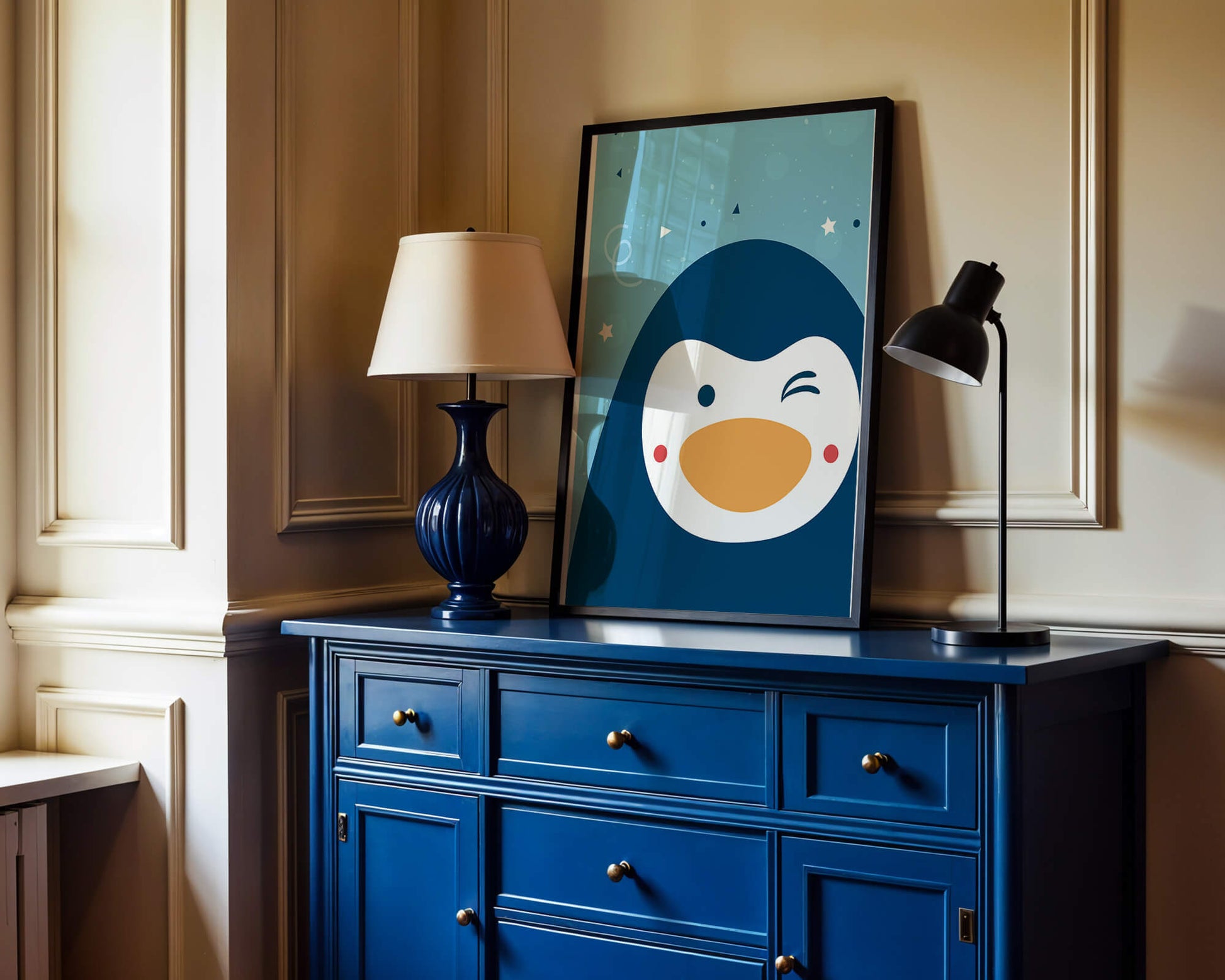 Pingüino de dibujos animados juguetón sobre un fondo azul caprichoso