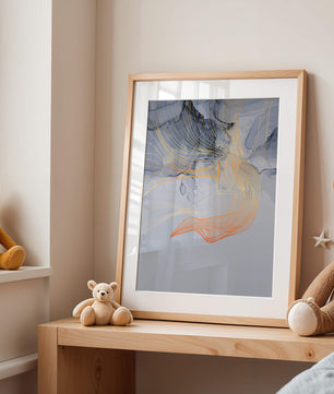 Elegantes abstraktes Design mit fließenden goldenen und orangefarbenen Linien auf blauem Hintergrund