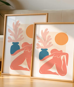 Figura desnuda abstracta con jarrón y sol en estilo minimalista