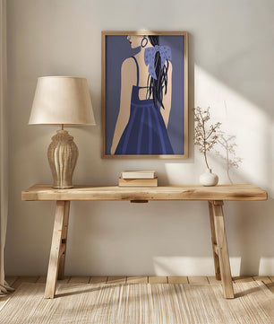 Stilvolle Illustration einer Frau mit gepunkteter Schleife und blauem Kleid