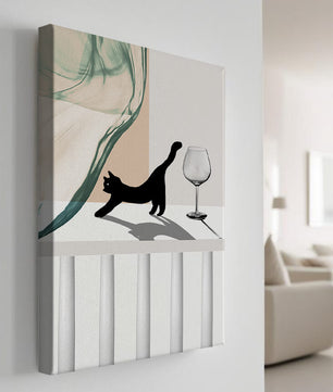 Composición abstracta con gato negro y copa de vino sobre fondo geométrico