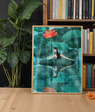 Femme réfléchissant parmi des feuilles de lotus et des fleurs avec une image miroir