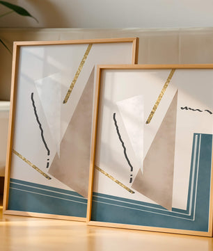 Abstraktes geometrisches Kunstwerk mit goldenen Elementen