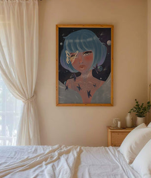 Portrait surréaliste d'une figure mystique aux cheveux bleus et aux papillons
