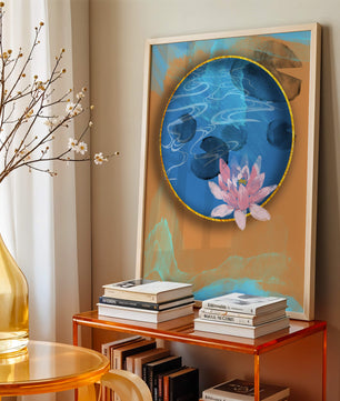 Abstrakte Seerosenkunst mit goldenen Akzenten auf blauem und orangefarbenem Hintergrund