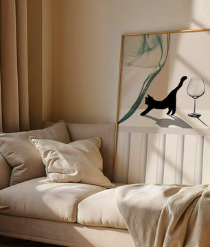 Composición abstracta con gato negro y copa de vino sobre fondo geométrico