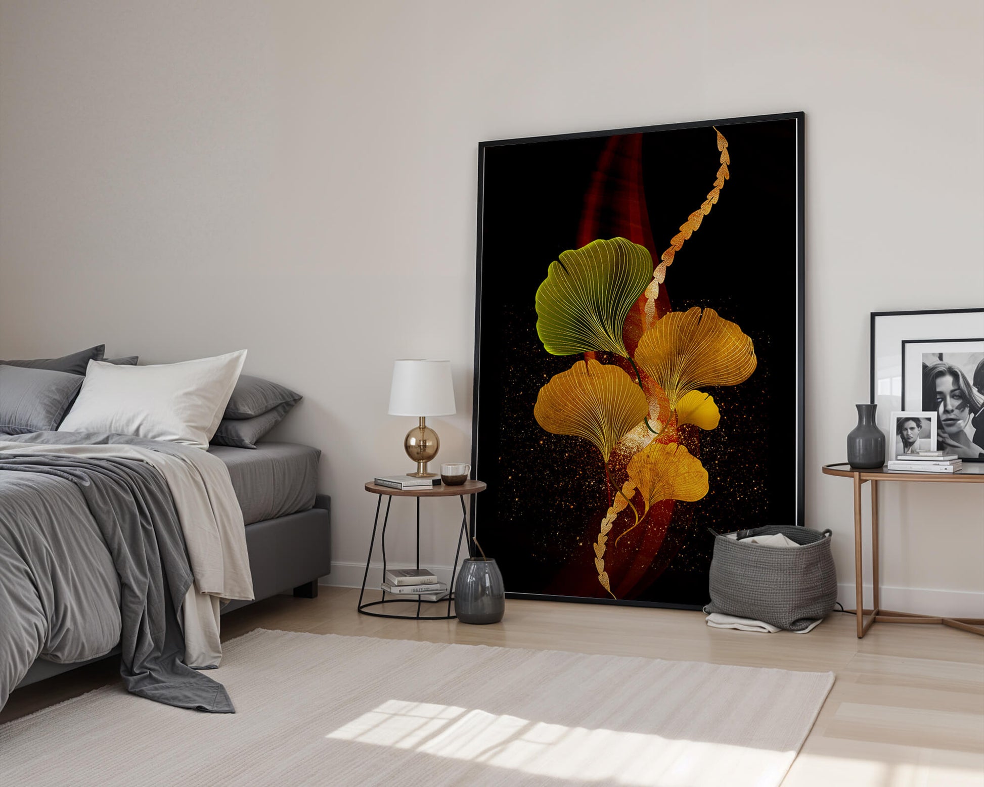 Art abstrait floral avec des feuilles de gingko dorées et un fond sombre