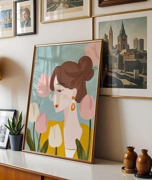 Illustration d'une femme avec des tulipes et des boucles d'oreilles élégantes