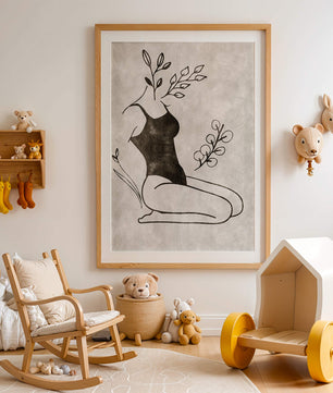 Abstrakte Frau mit botanischen Elementen im minimalistischen Stil