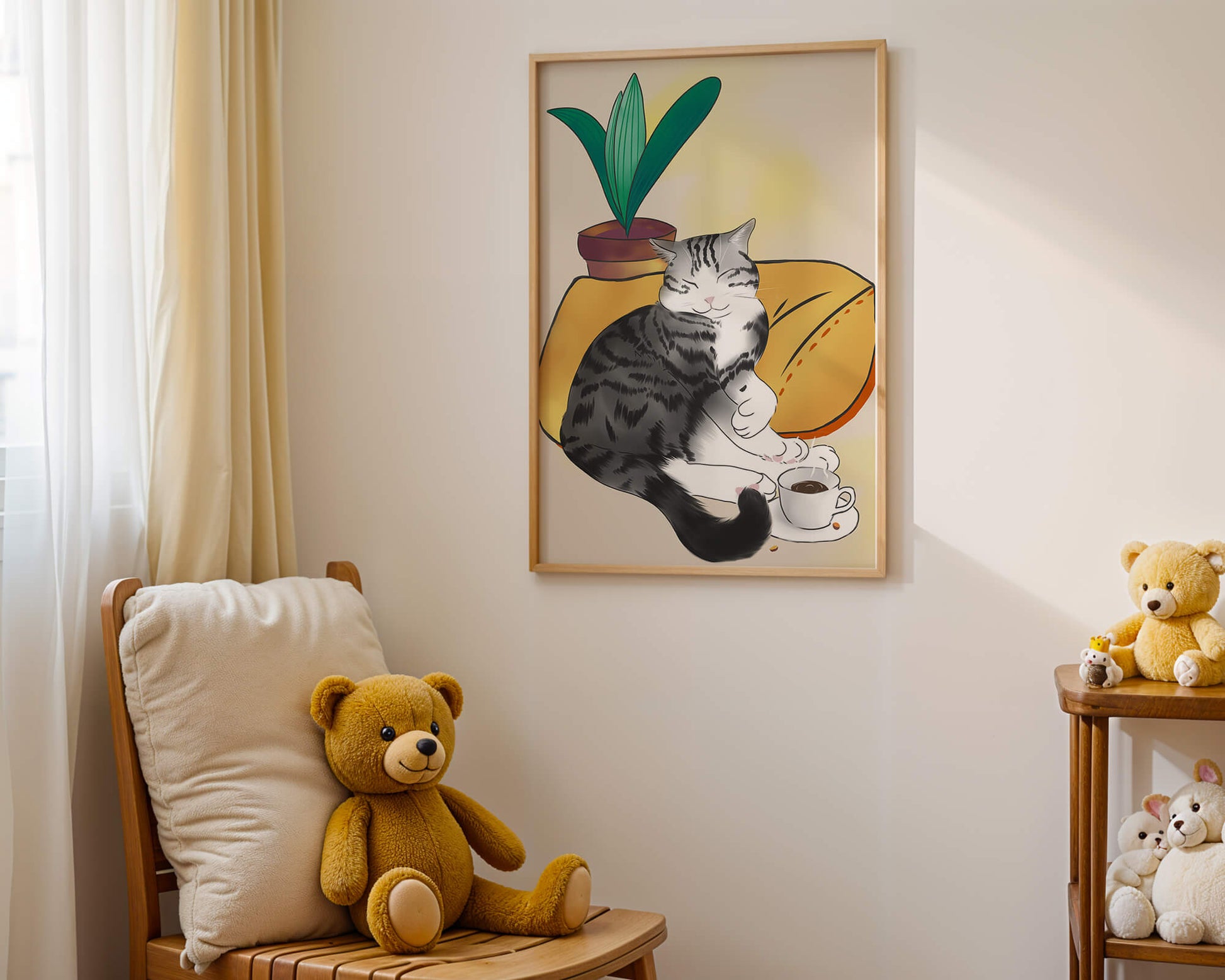 Entspannte Katze mit Kaffee und Pflanze auf gemütlichem Kissen