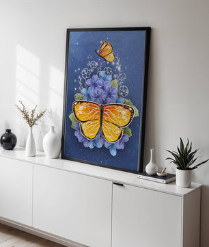 Colorida ilustración de mariposa y flores azules
