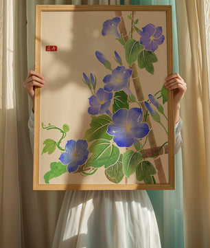 Obra floral delicada con glorias matutinas azules vibrantes