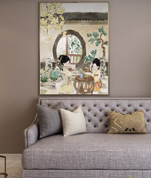 Scène sereine de jardin traditionnel chinois avec des femmes en tenue élégante