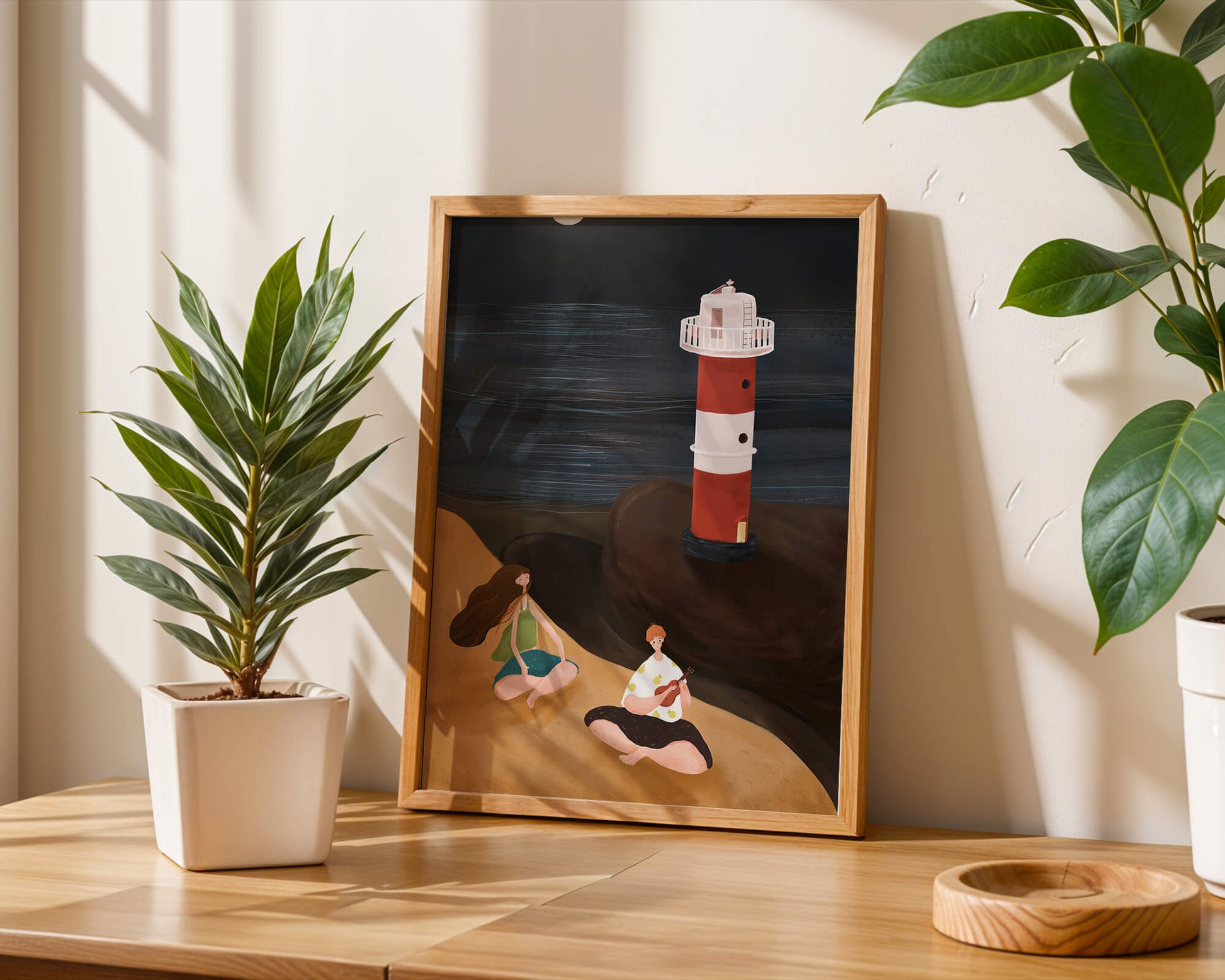 Escena de playa tranquila con faro por la noche