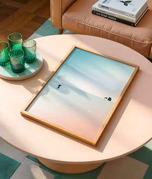 Paisaje Minimalista con Silueta en Ambiente Lluvioso