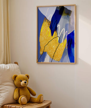 Pintura abstracta azul y amarilla con detalles dorados
