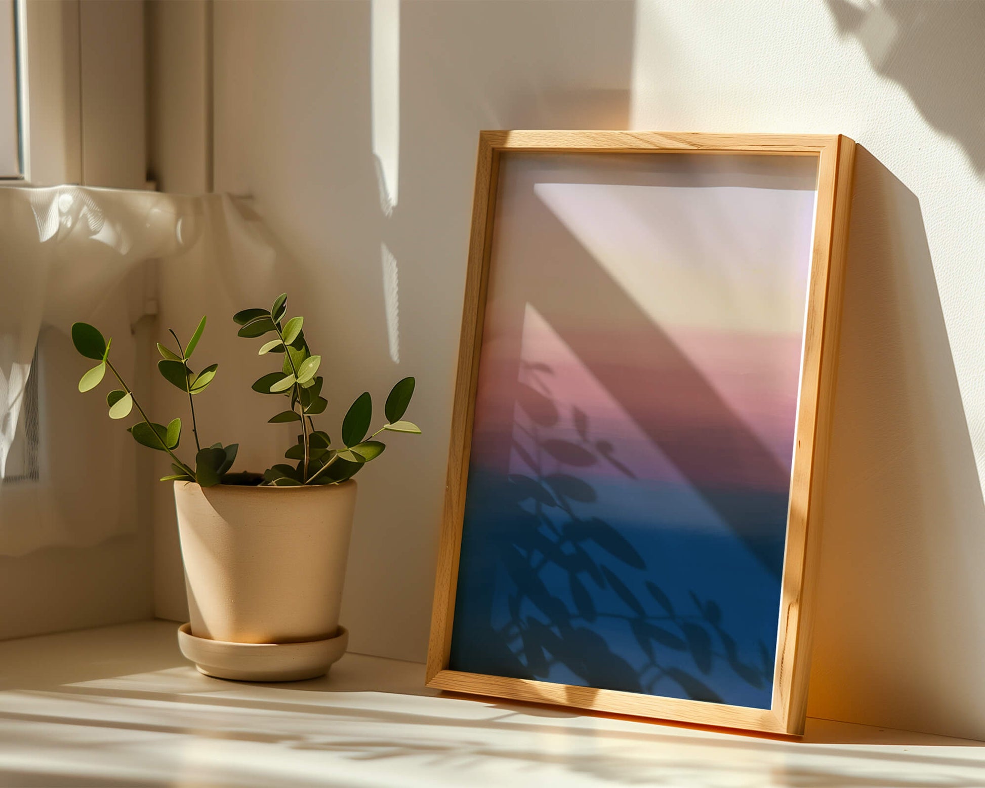 Atardecer abstracto y tranquilo sobre el océano con cielo degradado