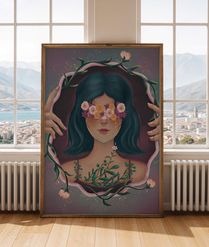 Portrait enchanteur d'une femme aux yeux floraux et aux cheveux noirs