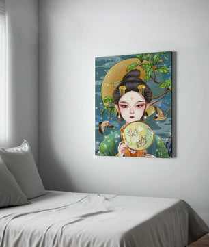 Elegante representación de una mujer con atuendo tradicional sosteniendo un abanico decorativo
