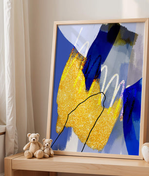 Pintura abstracta azul y amarilla con detalles dorados