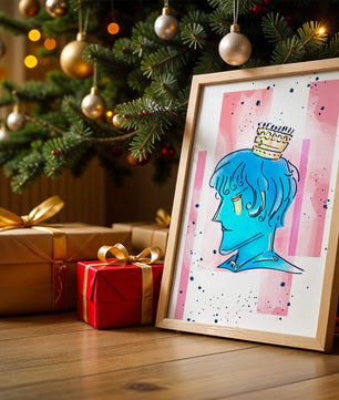 Illustration artistique d’un personnage au visage bleu avec une couronne dorée sur un fond abstrait