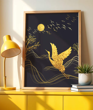 Goldener Kranich fliegt nachts über abstrakte Landschaft