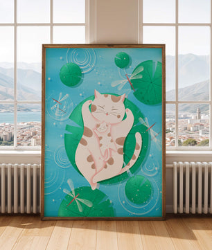 Gatos relajados flotando en hojas de nenúfar con libélulas