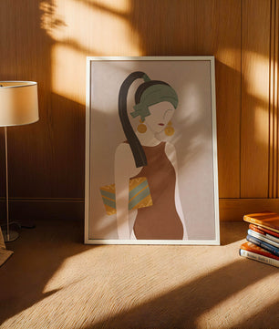 Retrato de mujer estilizado con colores apagados y elementos geométricos