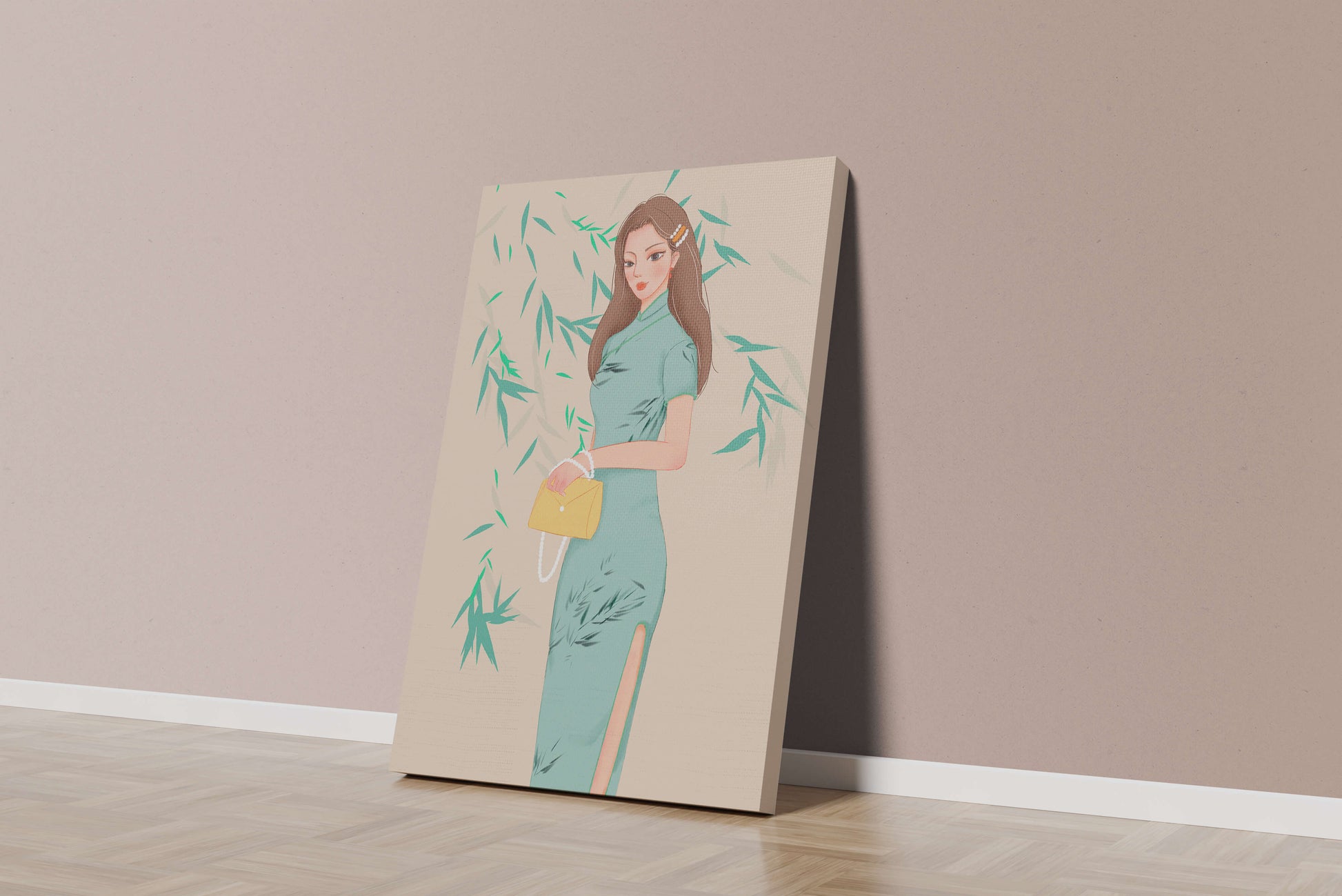 Mujer elegante con vestimenta tradicional sosteniendo un bolso amarillo con fondo de bambú