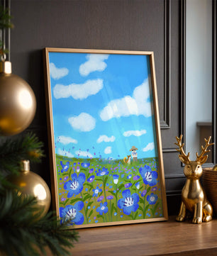 Mann und Hund auf einer leuchtenden Blumenwiese unter blauem Himmel