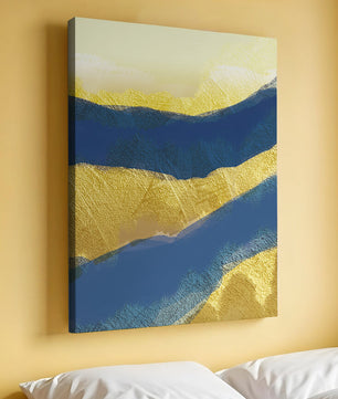 Paisaje abstracto con capas texturizadas en azul y amarillo