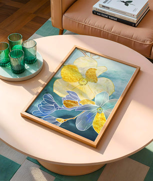 Arte floral abstracto con detalles dorados y tonos azules