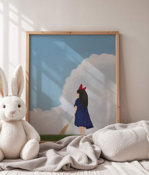 Junges Mädchen steht auf Gras mit Besen unter blauem Himmel